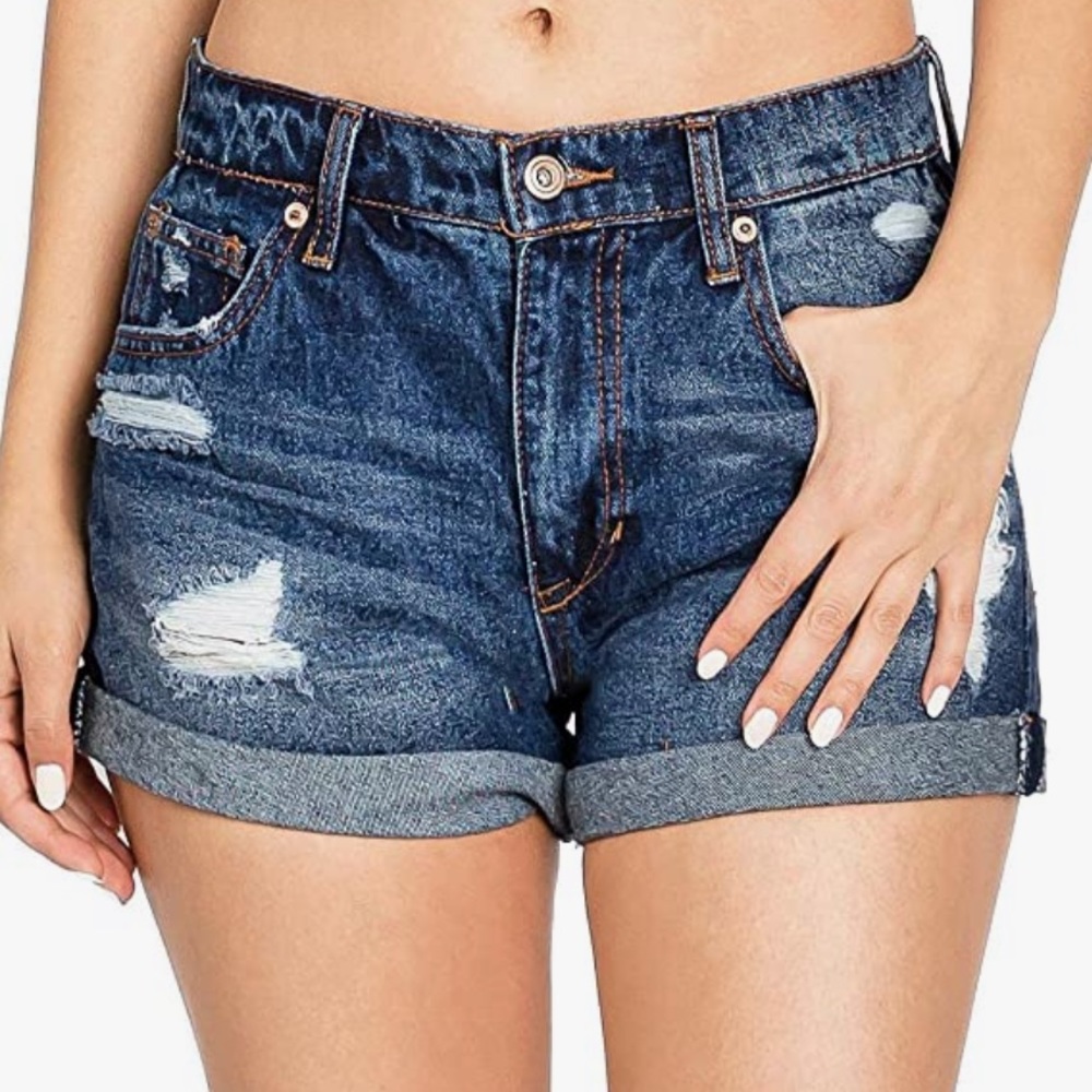Brand NWT Celebrity Pink Hi Rise Iconic Mom Short ✨